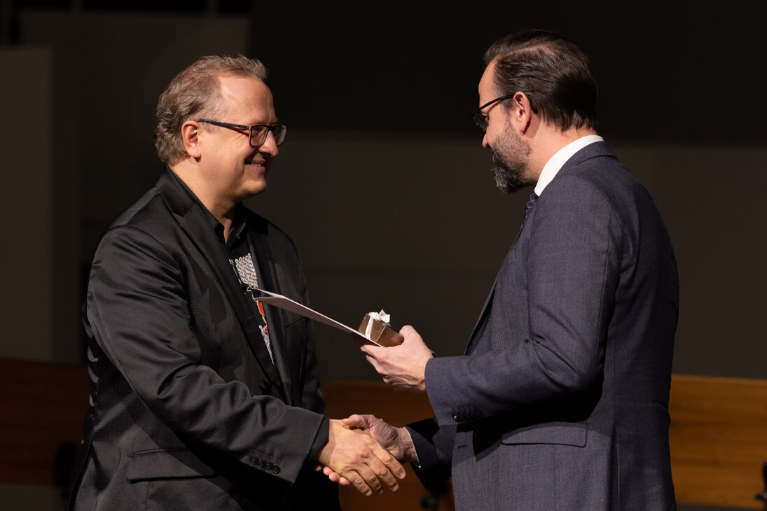 Wissenschaftsminister Sebastian Gemkow (rechts) mit Olaf Katzer von der Hochschule für Musik Dresden