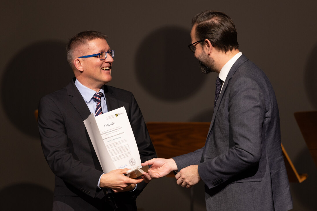 Wissenschaftsminister Sebastian Gemkow mit Prof. Dr. Torsten Gonschorek von der HTW Dresden