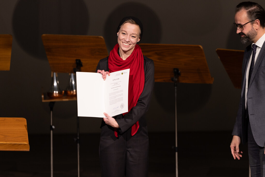 Dr. Sylvia Jurchen von der TU Chemnitz mit Wissenschaftsminister Sebastian Gemkow 